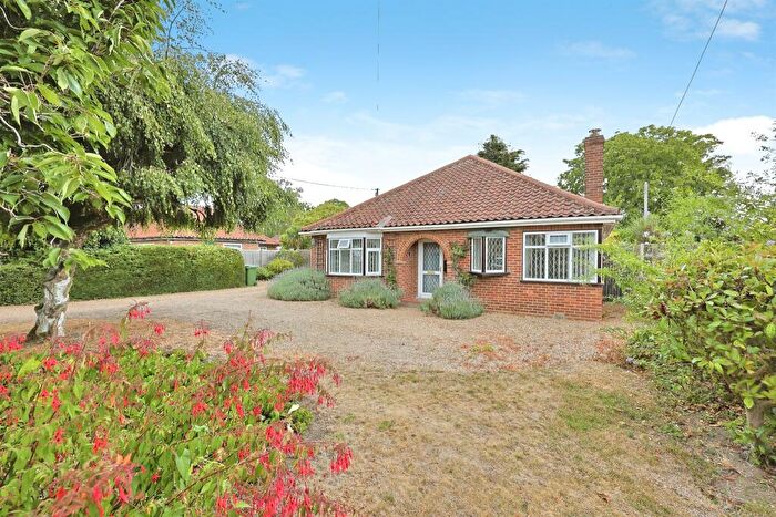 3 Bedroom Detached Bungalow For Sale In New Road, Hethersett, Norwich, NR9
