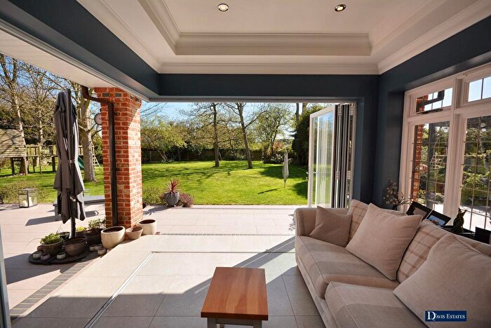 5 Bedroom Detached House For Sale In Nelmes Road, Emerson Park, Hornchurch, RM11