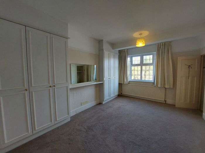 3 Bedroom Semi-Detached House To Rent In Woodside Park, N12