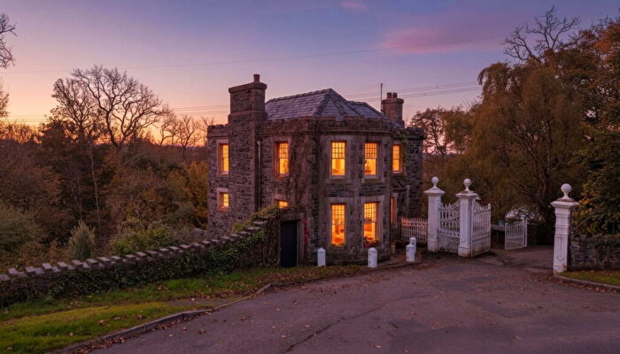 3 Bedroom Detached House For Sale In White Lodge, Ffordd Caergybi, LL61