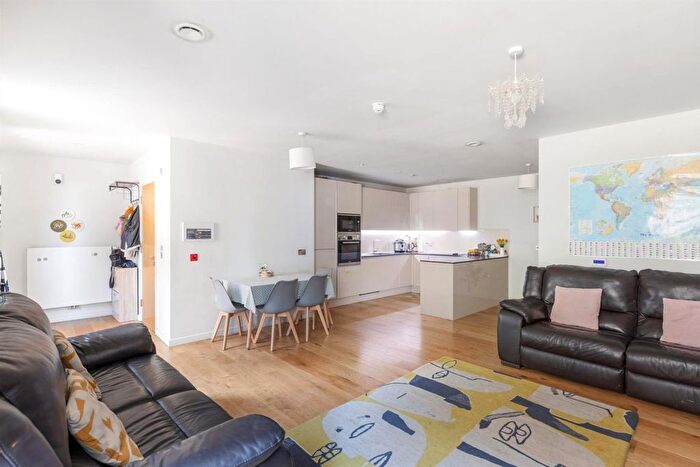 2 Bedroom Flat To Rent In Durham Wharf Drive, Brentford, TW8