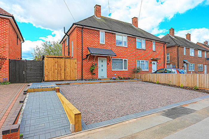 3 Bedroom Semi Detached House For Sale In Daylesford Road, Solihull, B92