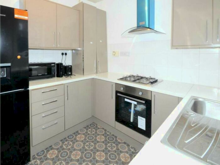 3 Bedroom House To Rent In Adelaide Road, L7