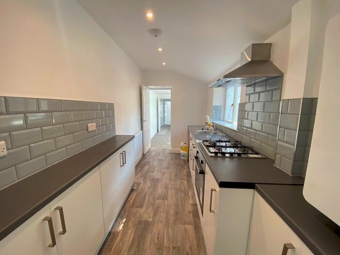 2 Bedroom Flat To Rent In Jeyes Road, Gillingham, ME7