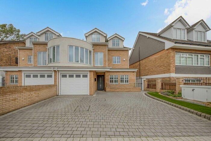 6 Bedroom Property To Rent In Lincoln Avenue, London, SW19