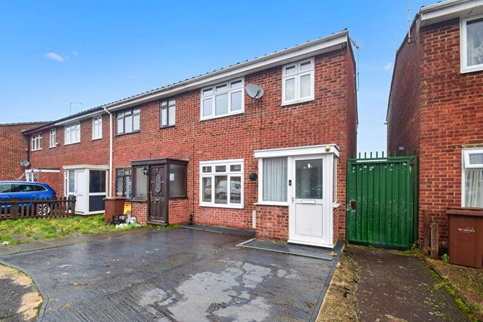 3 Bedroom End Of Terrace House For Sale In Winchester Way, Rainham, Gillingham, ME8
