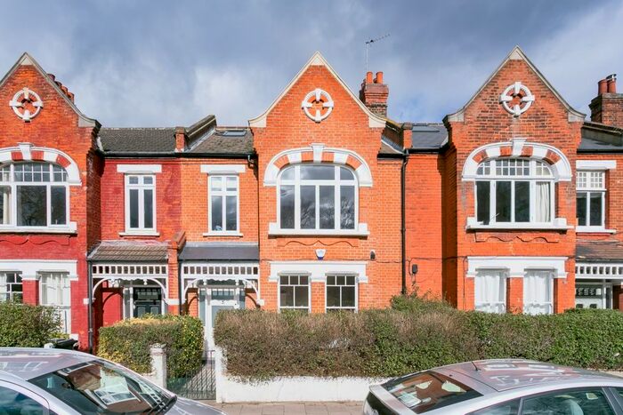 2 Bedroom Flat To Rent In Emmanuel Road, London SW12