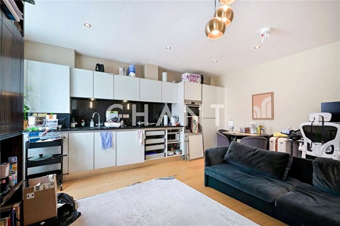 2 Bedroom Flat To Rent In Alie Street, London, E1