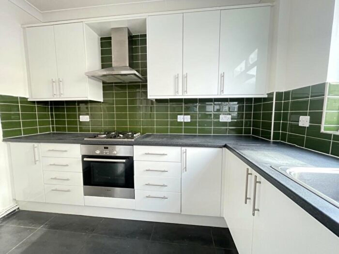 3 Bedroom Flat To Rent In Brent Street, NW4