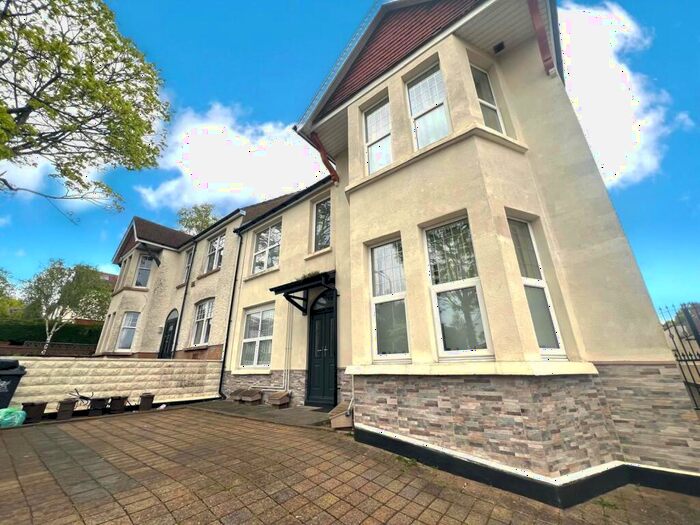 2 Bedroom Flat To Rent In Pen-y-Lan Road, Cardiff, CF23