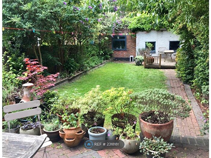 3 Bedroom Semi-Detached House To Rent In Cheviot Road, London, SE27