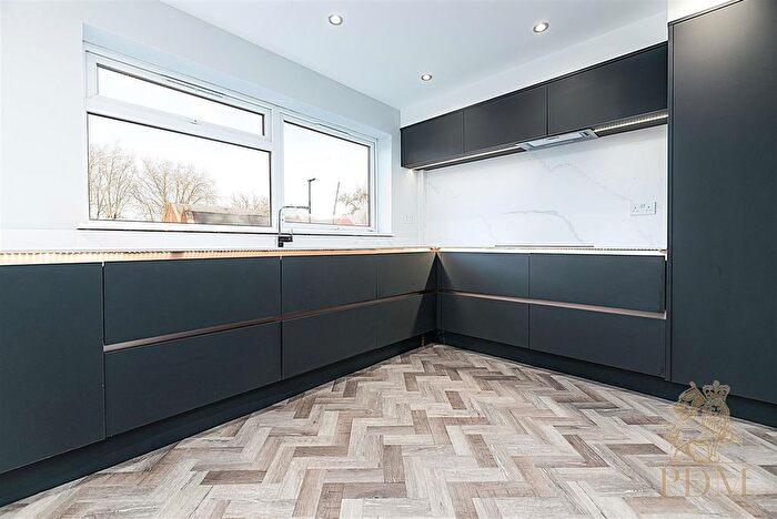 2 Bedroom Flat To Rent In Mapperley Road, Nottingham, NG3