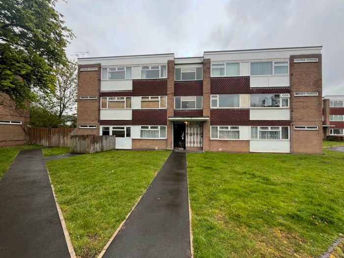 2 Bedroom Flat To Rent In Stratford Road, Shirley, Solihull, West Midlands, B90