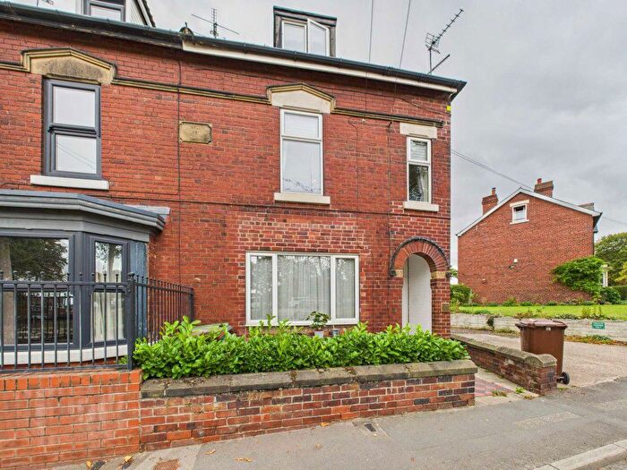 2 Bedroom Flat To Rent In Ackworth Rd, Featherstone, WF7