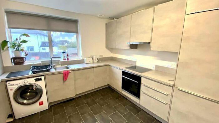 4 Bedroom Maisonette To Rent In Henleaze Road, Bristol, BS9