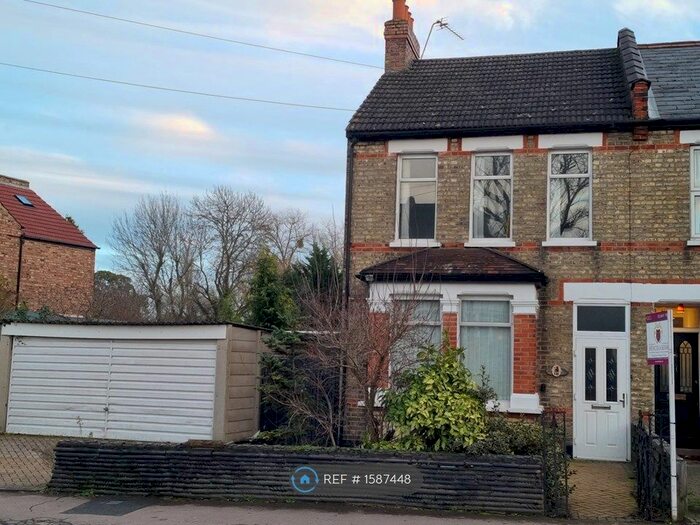 3 Bedroom Semi-Detached House To Rent In Park Road, New Barnet, Barnet, EN4