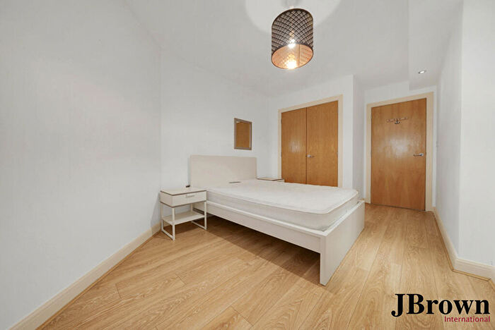 2 Bedroom Apartment For Sale In Western Beach Apartments, Hanover Avenue, London, E16