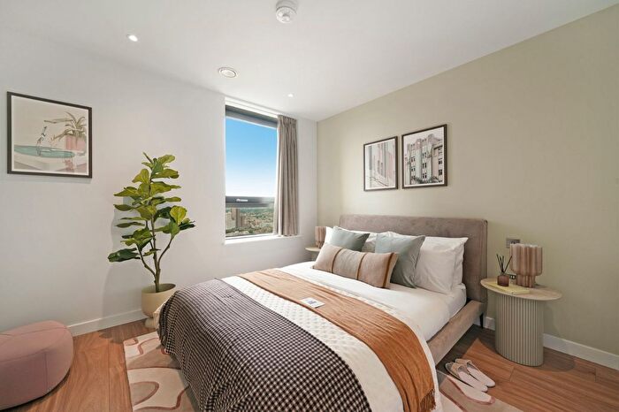 1 Bedroom Flat To Rent In Artisan Point, Victoria Road, W3