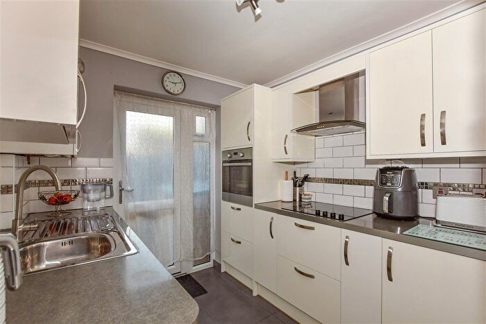 2 Bedroom Maisonette For Sale In Alkham Road, Vinters Park, Maidstone, Kent, ME14