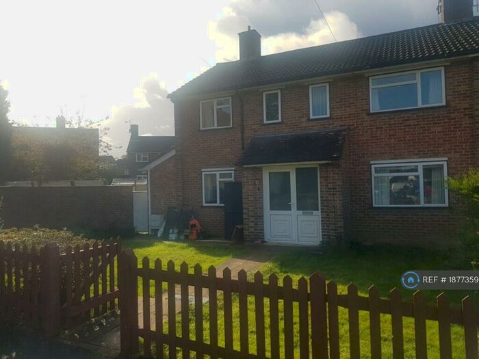 5 Bedroom Semi-Detached House To Rent In Sedgewick Close, Crawley, RH10