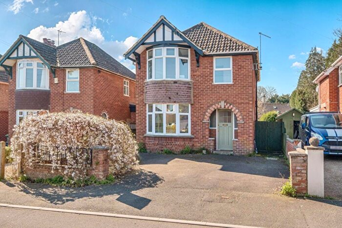 3 Bedroom Detached House For Sale In Windsor Crescent, Frome, BA11