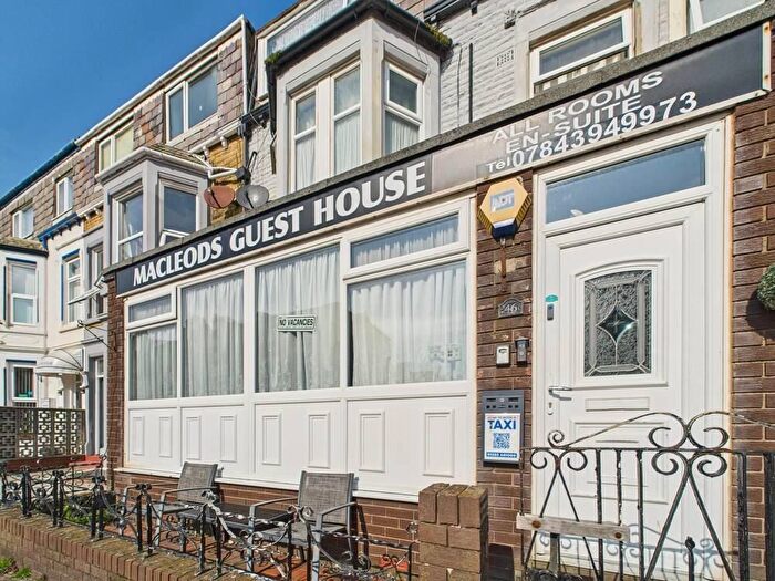 6 Bedroom Semi-Detached House For Sale In Osborne Road, Blackpool, FY4