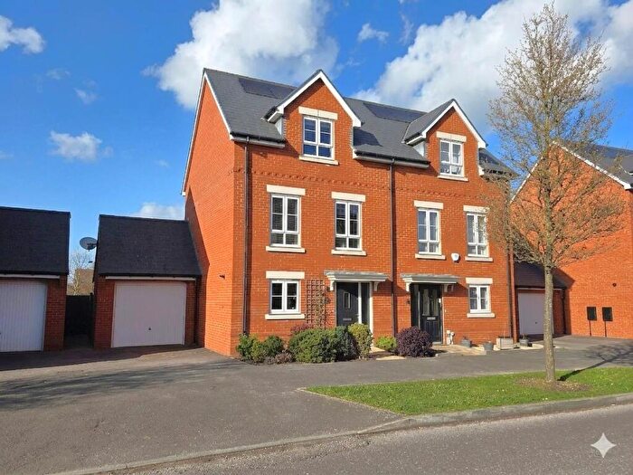 3 Bedroom Town House For Sale In Kingsman Drive, Botley, Hampshire, SO32