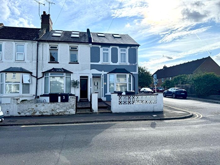 4 Bedroom End Of Terrace House To Rent In Linden Road, Ashford, TN24