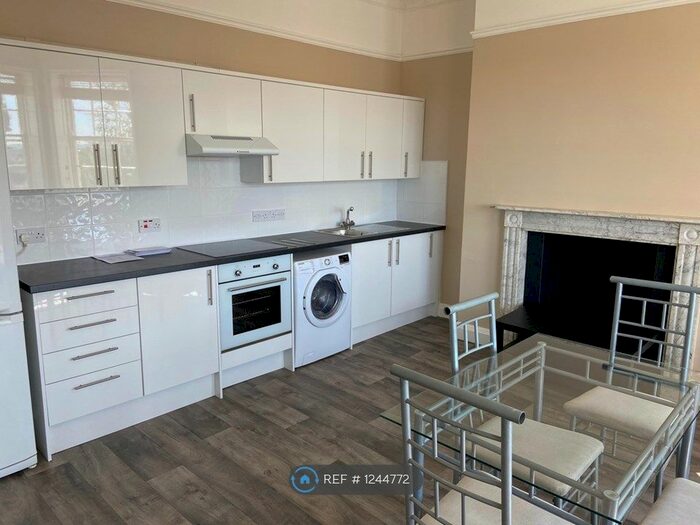 3 Bedroom Flat To Rent In Somerset Street, Kingsdown, Bristol BS2
