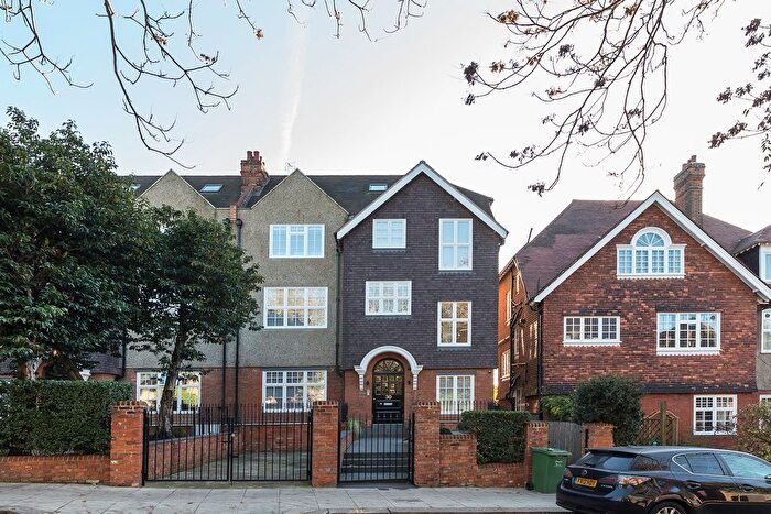 4 Bedroom Flat To Rent In Lyndhurst Road, London, NW3