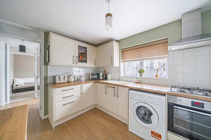 2 Bedroom Flat For Sale In Dyneley Green, Townhill Park, Southampton, Hampshire, SO18