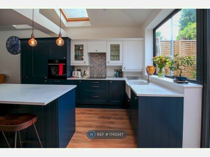 2 Bedroom Flat To Rent In Oglander Road, London, SE15