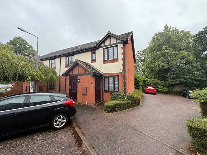 2 Bedroom Flat To Rent In Chesterfield Drive, Ipswich, IP1