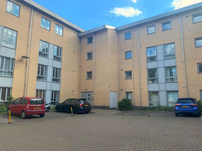 2 Bedroom Flat To Rent In Lockside Marina, Chelmsford, CM2