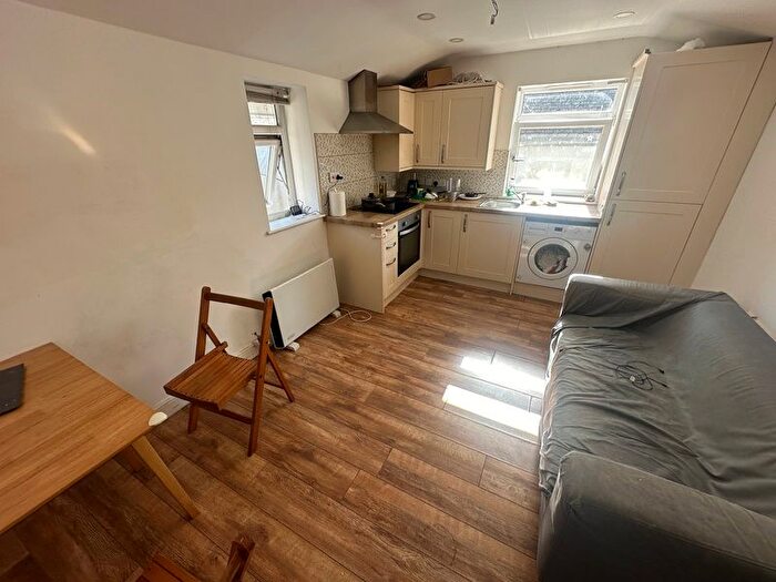 1 Bedroom Flat To Rent In Clifton Street, Roath, Roath, CF24