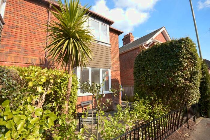 1 Bedroom Property To Rent In Eastern Road, Lymington, Hampshire, SO41