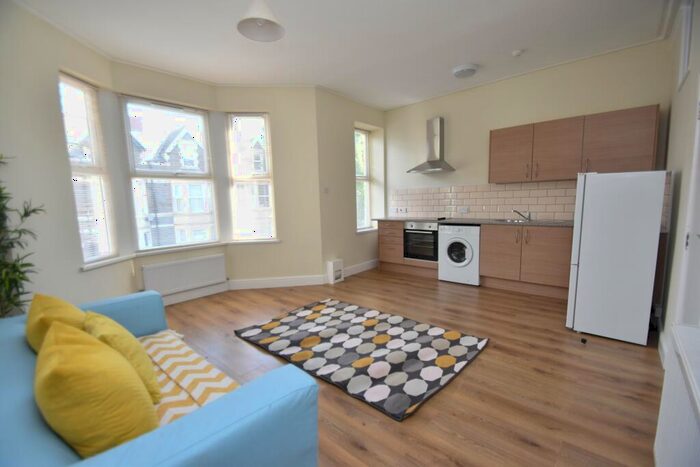 1 Bedroom Flat To Rent In Connaught Road, Roath, Cardiff, CF24