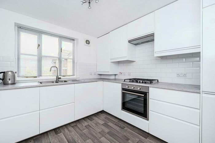 2 Bedroom Flat To Rent In Bentley House, Wellington Way, Bow, London, E3