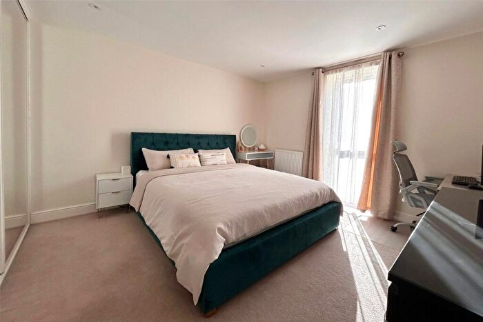 2 Bedroom Flat For Sale In Exchange Close, Aldershot, Hampshire, GU11