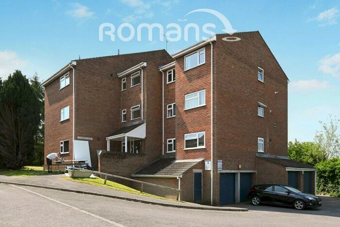 2 Bedroom Apartment To Rent In Elizabeth Court, RG41