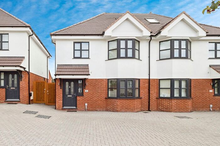 4 Bedroom Semi-Detached House For Sale In Purfleet Road, Aveley, South Ockendon, Essex, RM15