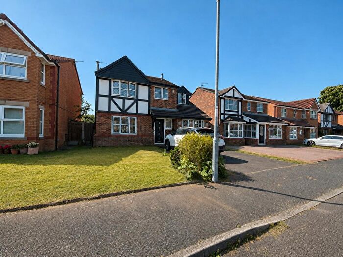 4 Bedroom Detached House For Sale In Parkside Close, Radcliffe, Manchester, M26