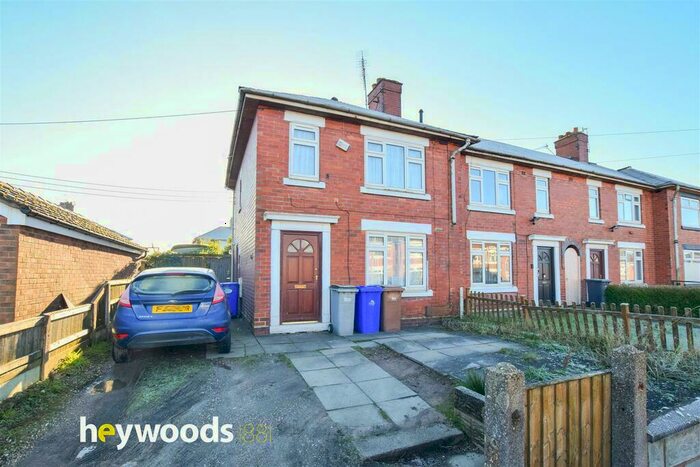 3 Bedroom Town House For Sale In Dale Avenue, Ball Green, Stoke-On-Trent, ST6