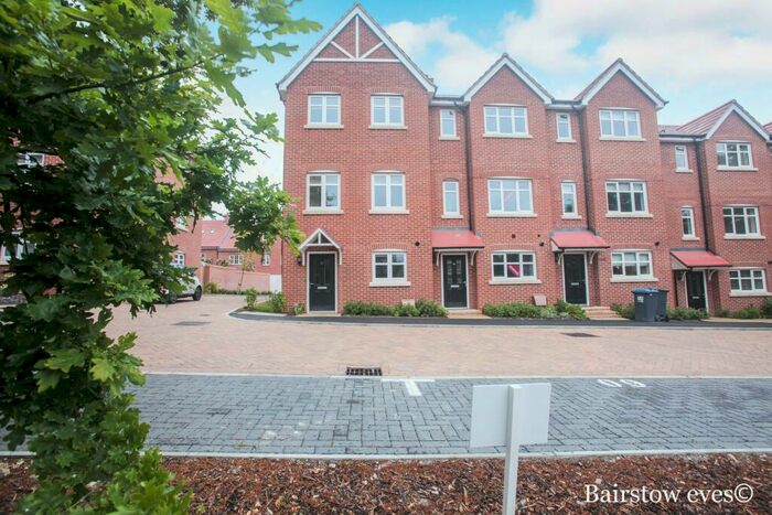 4 Bedroom House To Rent In Friar Road, Enfield, EN2