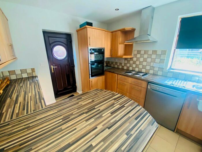 3 Bedroom Semi-Detached House To Rent In Flambard Road, Framwellgate Moor, DH1