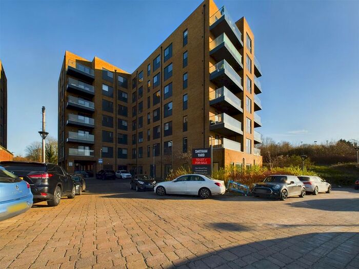 1 Bedroom Flat For Sale In Leaden Hill, Coulsdon, CR5