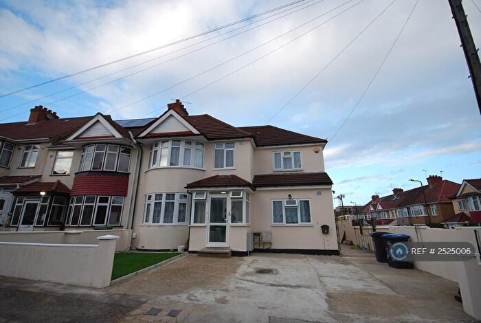 4 Bedroom Flat To Rent In Woodside Avenue, Wembley, HA0