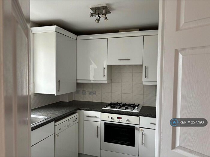 2 Bedroom Flat To Rent In College Way, Bristol, BS34