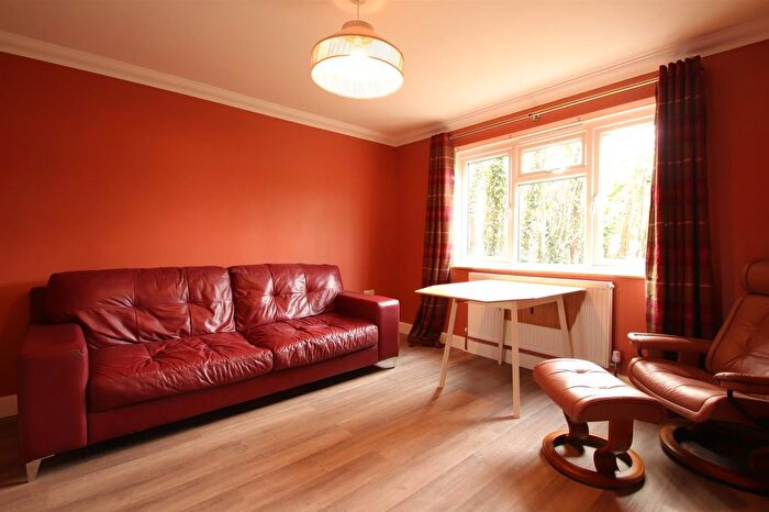 1 Bedroom Flat To Rent In Graywood Court, London, N12