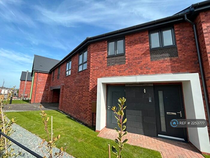 3 Bedroom Flat To Rent In Hutchings Drive, Exeter, EX1